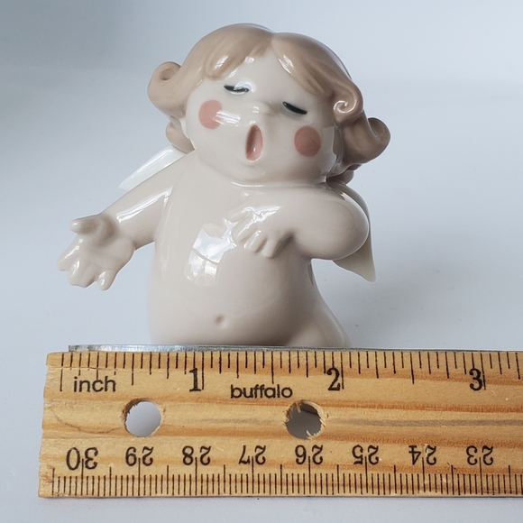 ✨️HOST PICK✨ Nao by Lladro Cheeky Cherub “Sing Song O Sole Mio" Daisa 2003 - Picture 9 of 9